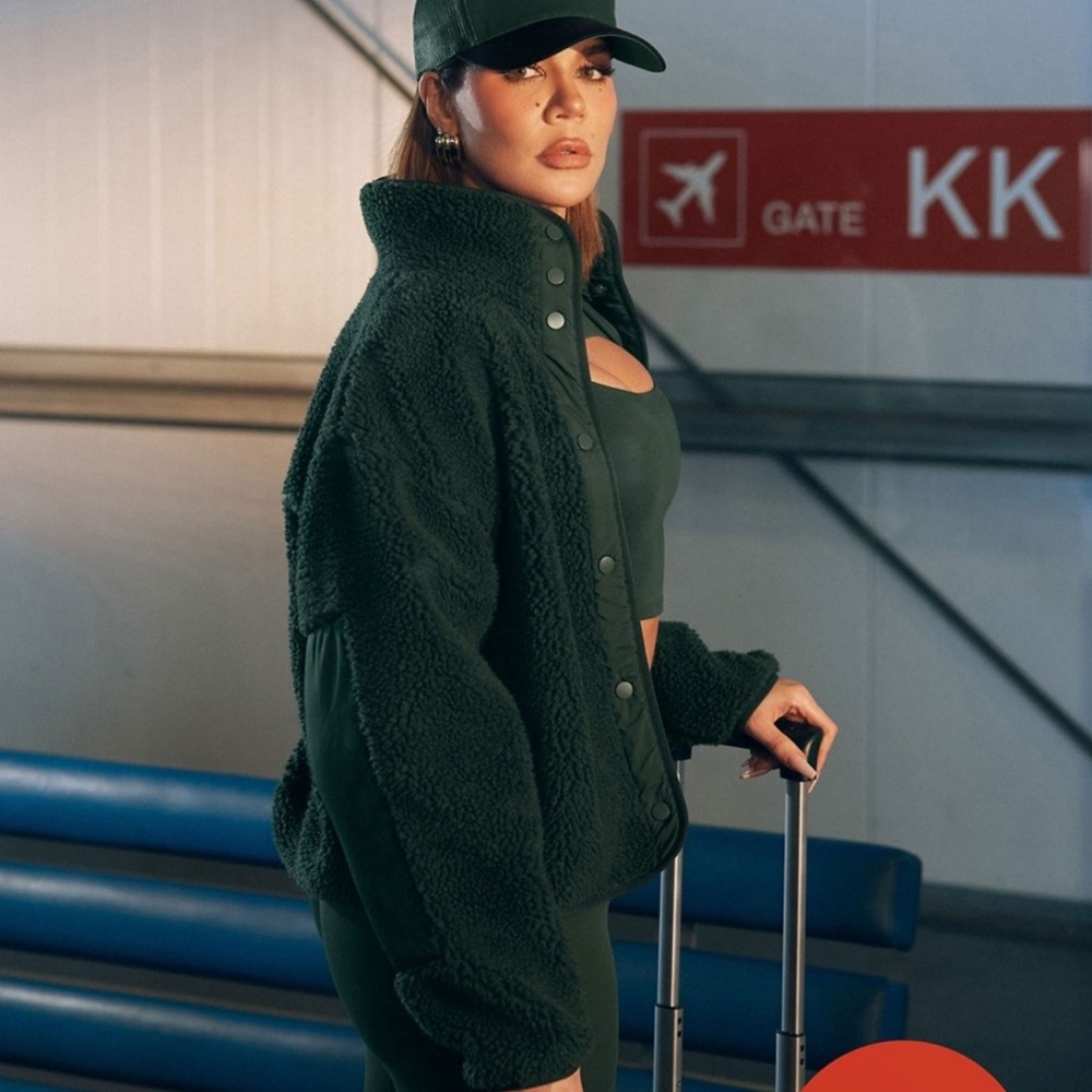 ❄️🌧️☂️☔️Fabletics Dark Green Teddy Jacket - Picture 3 of 5